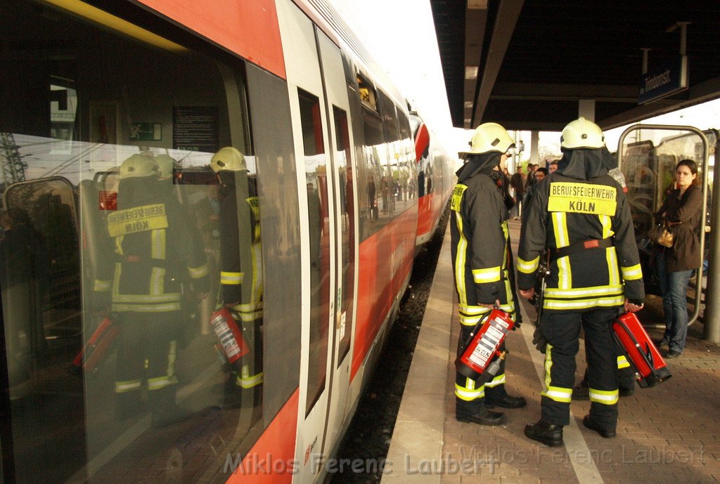 Feuer in Toilette des S-Bahn Zug Koeln Kalk Trimbornstr  P13.JPG